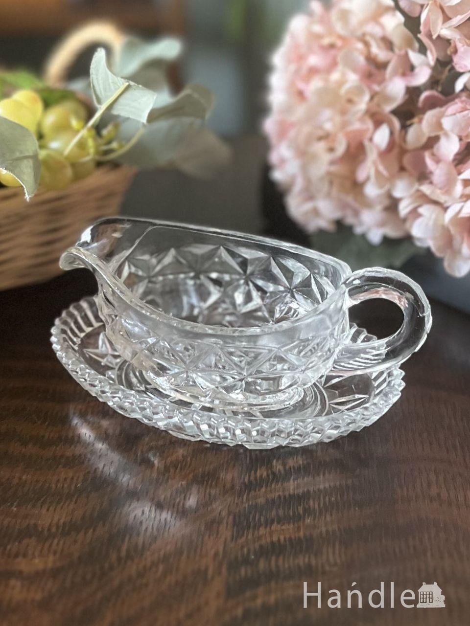 ニワトリの上に卵を乗せる可愛いエッグスタンド（アンティークプレス