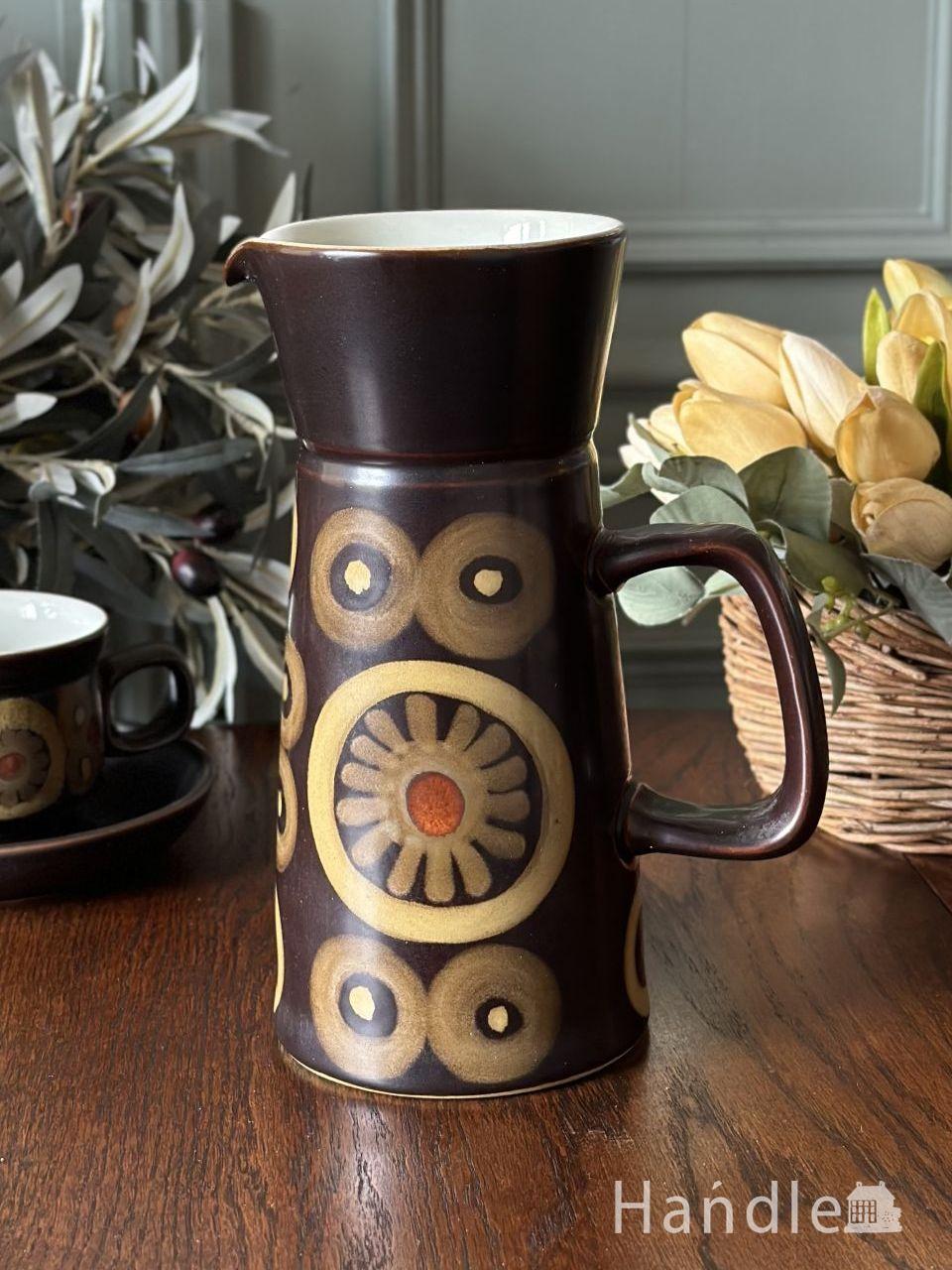 イギリスから届いたDenby（デンビー）のピッチャー、アラベスク