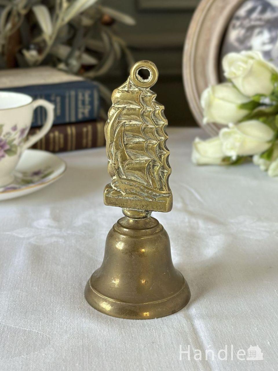 英国で見つけたアンティークのベル、真鍮製の可愛い帆船型の卓上鈴(d