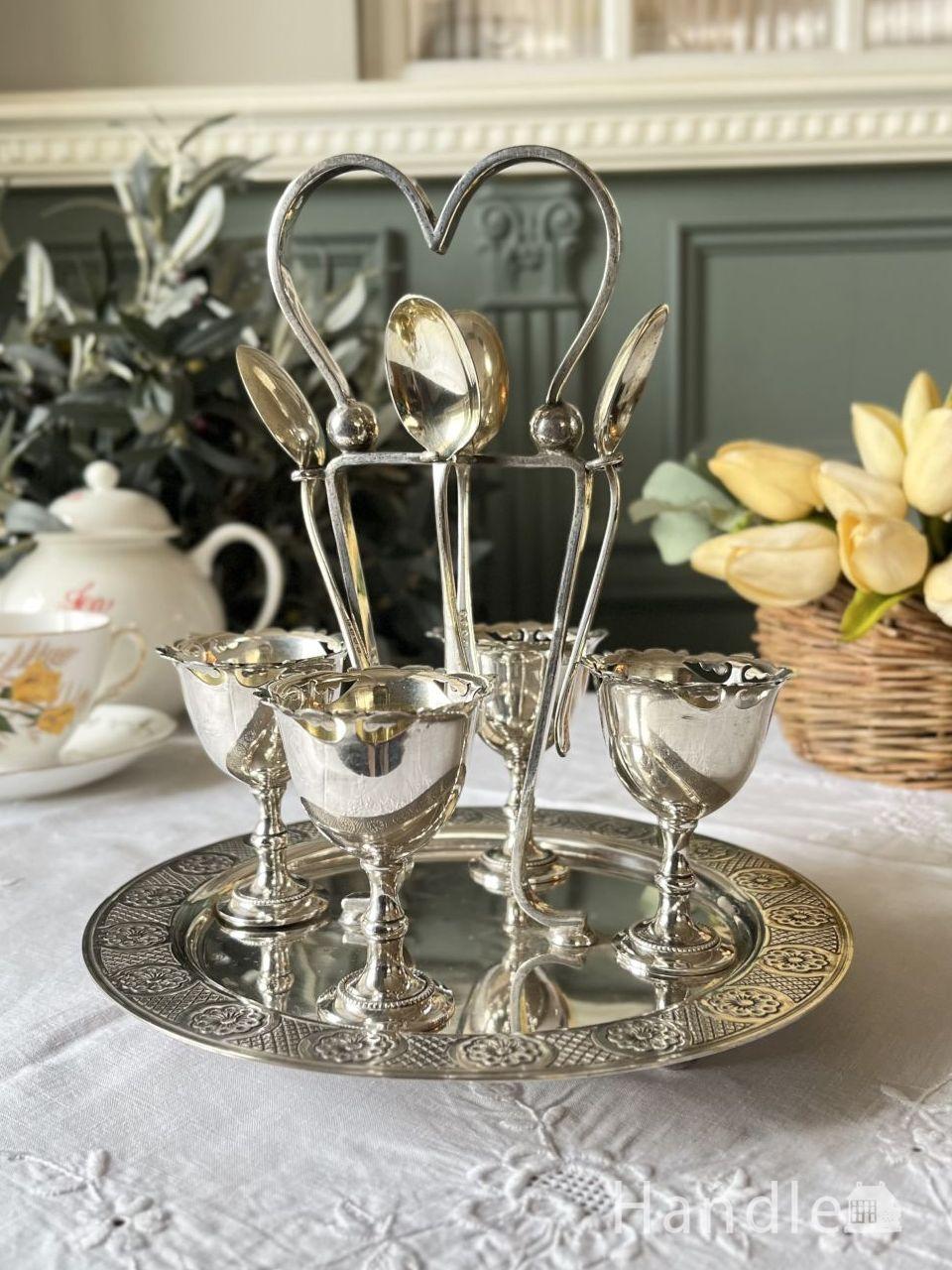 英国製シルバープレートのエッグスタンド、アンティークのエッグクリュ