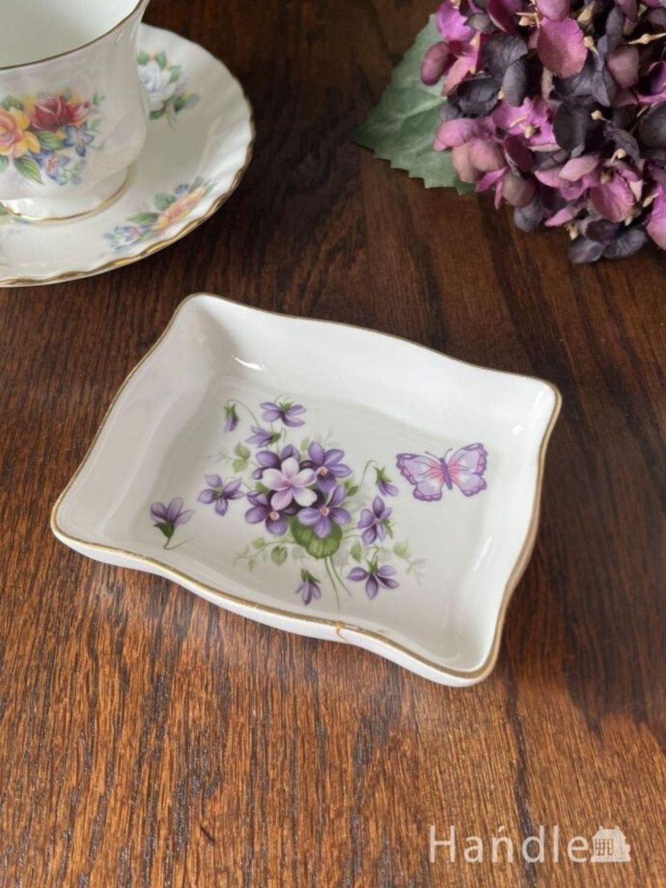 イギリスから届いたアンティークのミニディッシュ、スミレ柄が描かれた