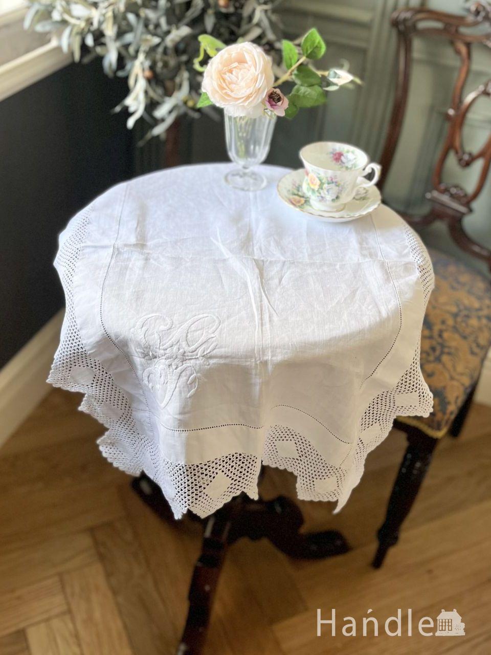 フランスから届いたアンティークのドイリー、フィレレースの