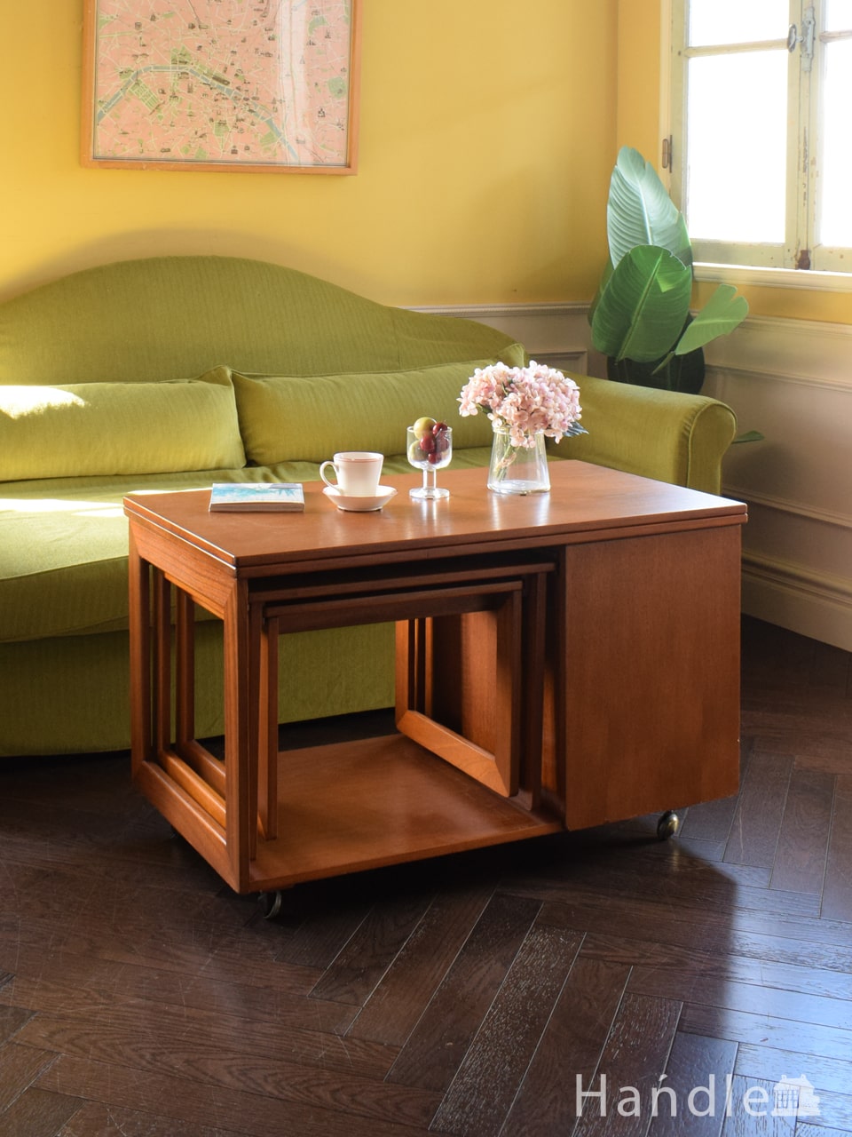 フランスから届いた優雅なアンティークテーブル、マホガニー材の