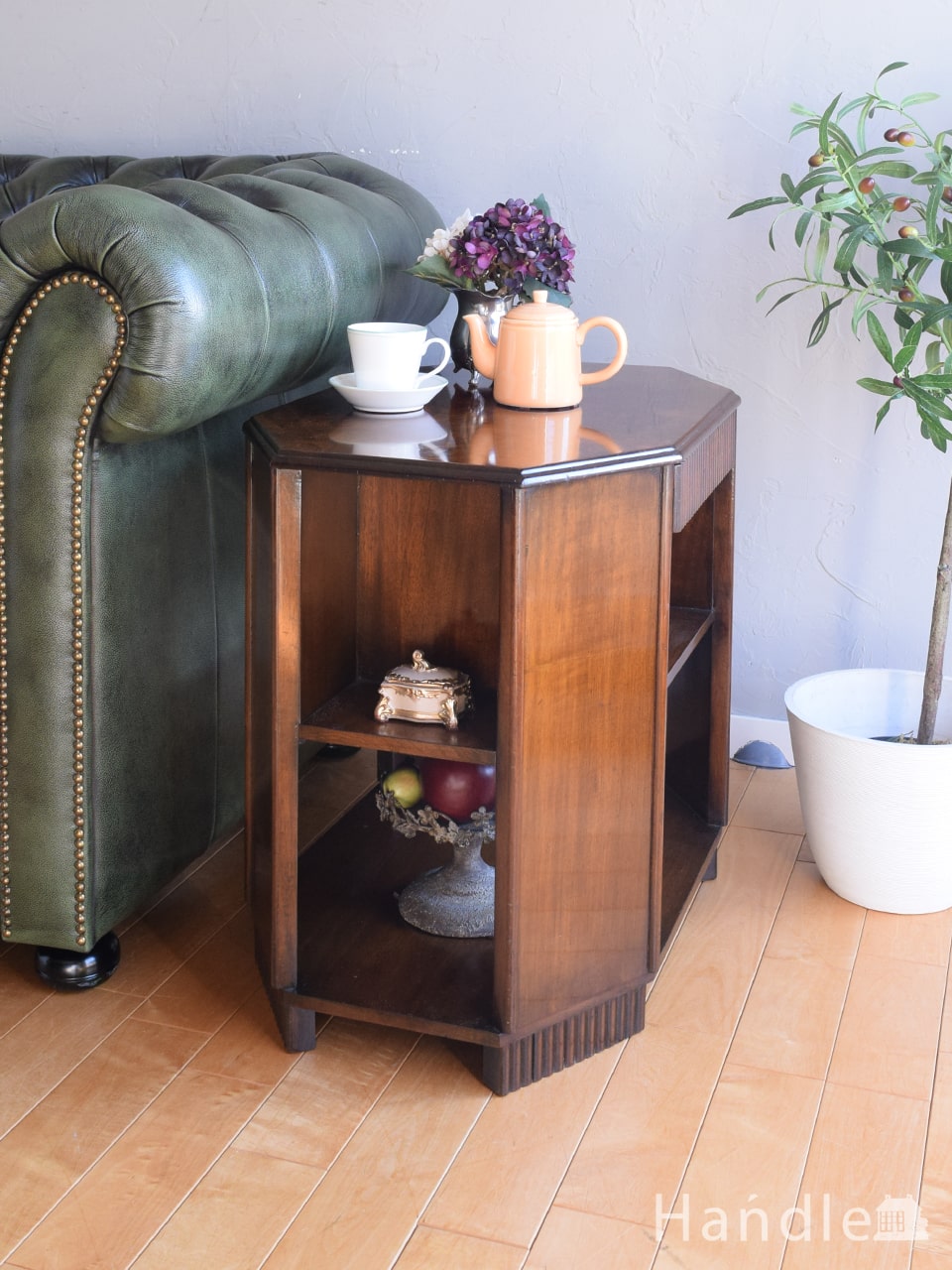 フランスから届いた優雅なアンティークテーブル、マホガニー材の