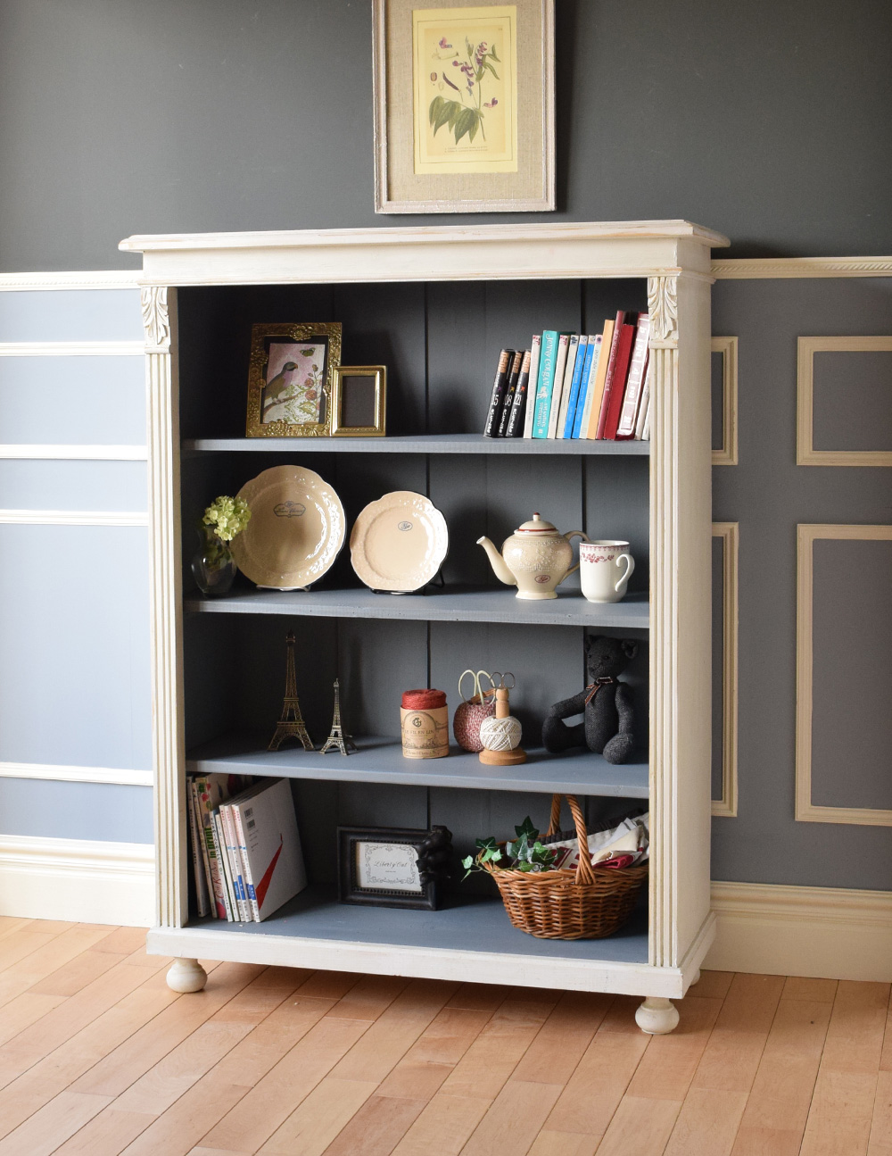 フランスで見つけたアンティーク家具、ツートーンペイントのオープン