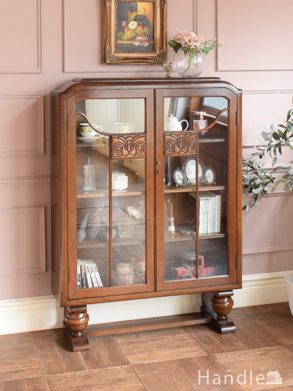 イギリスのマッキントッシュ社、美しいヴィンテージキャビネット(x-732