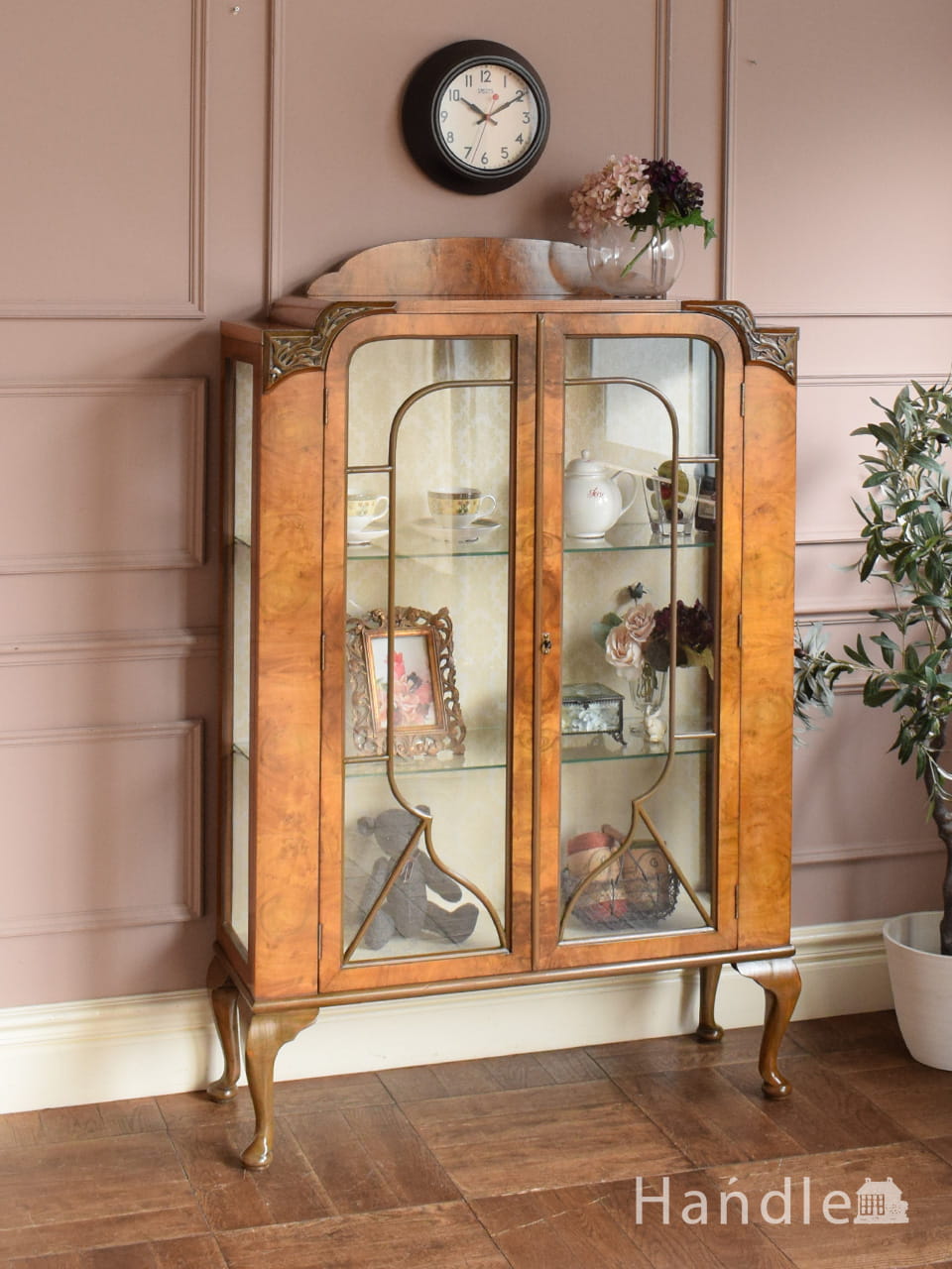 引き戸タイプのヴィンテージガラスキャビネット、コレクションショー