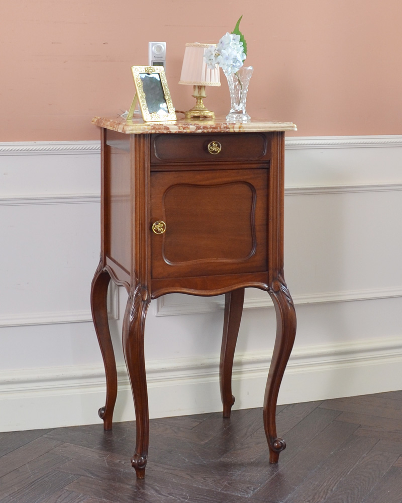 フランスのアンティーク家具、マーブル模様の大理石天板のナイト