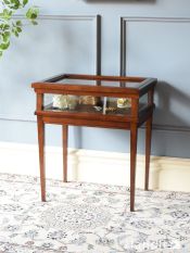 イギリスから届いたアンティークのタオル掛け、ボビンレッグが