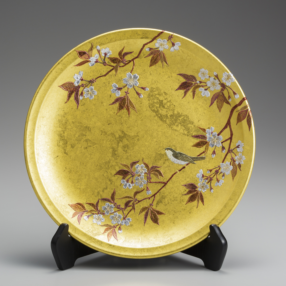 春を呼ぶ可愛い花が描かれたアンティークの飾り皿 春を呼ぶ可愛い花が