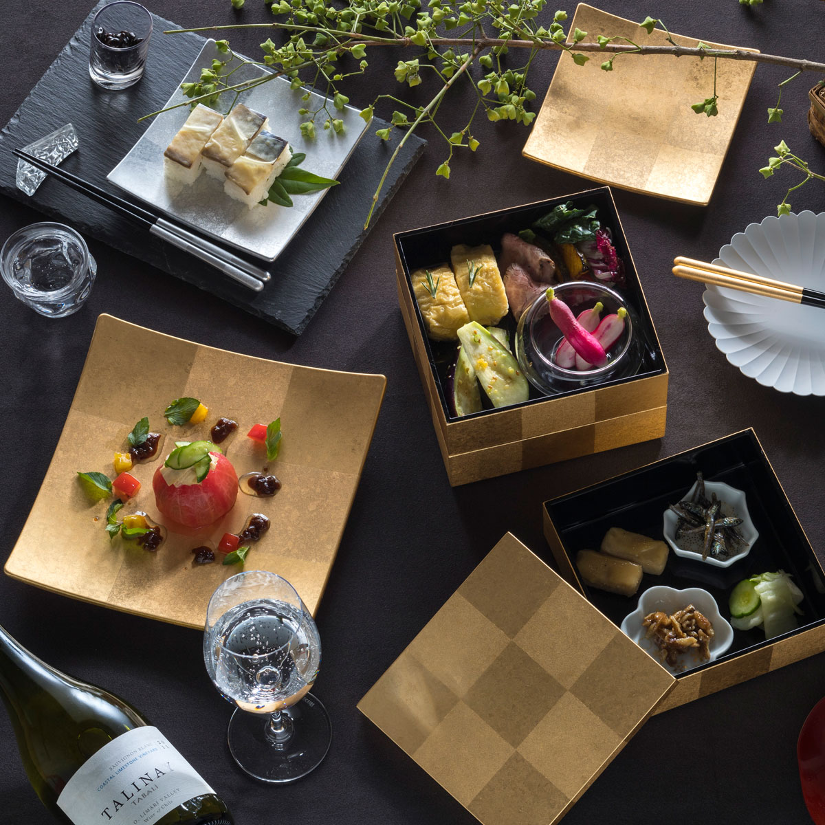 金色装飾の四角形サービングプレート 金色装飾の四角形サービング