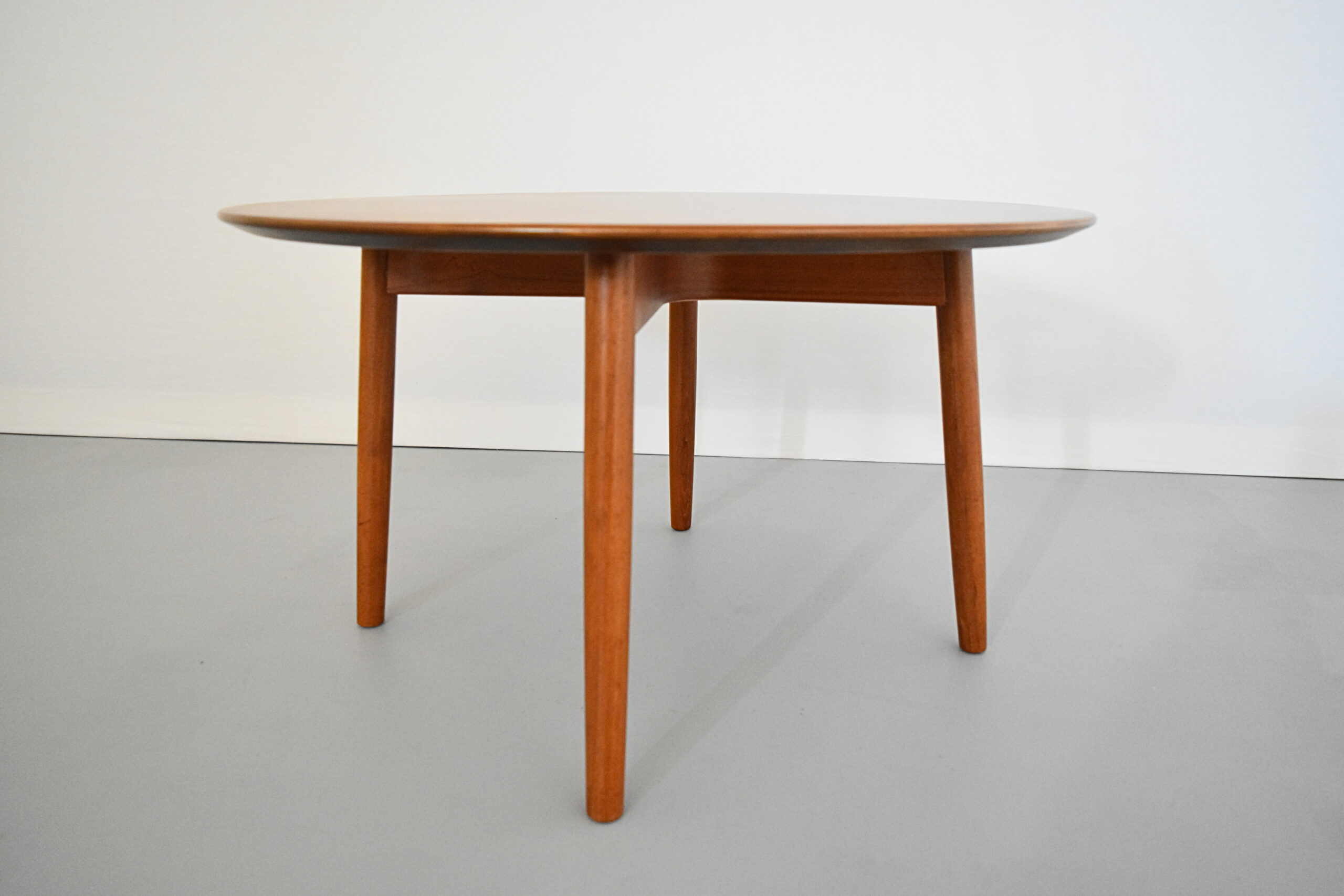 コーヒーテーブル/センターテーブル/ラウンドテーブル/チーク - 橋本