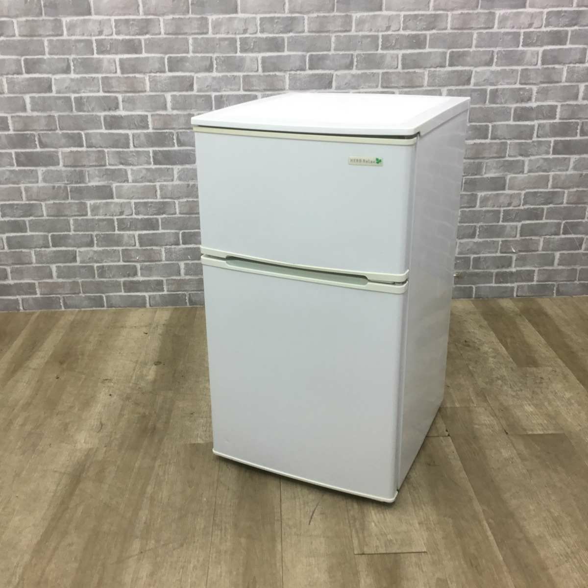 ヤマダ電機 冷蔵庫 2ドア 90L 右開き ホワイト YRZ-C09B1 2017年製