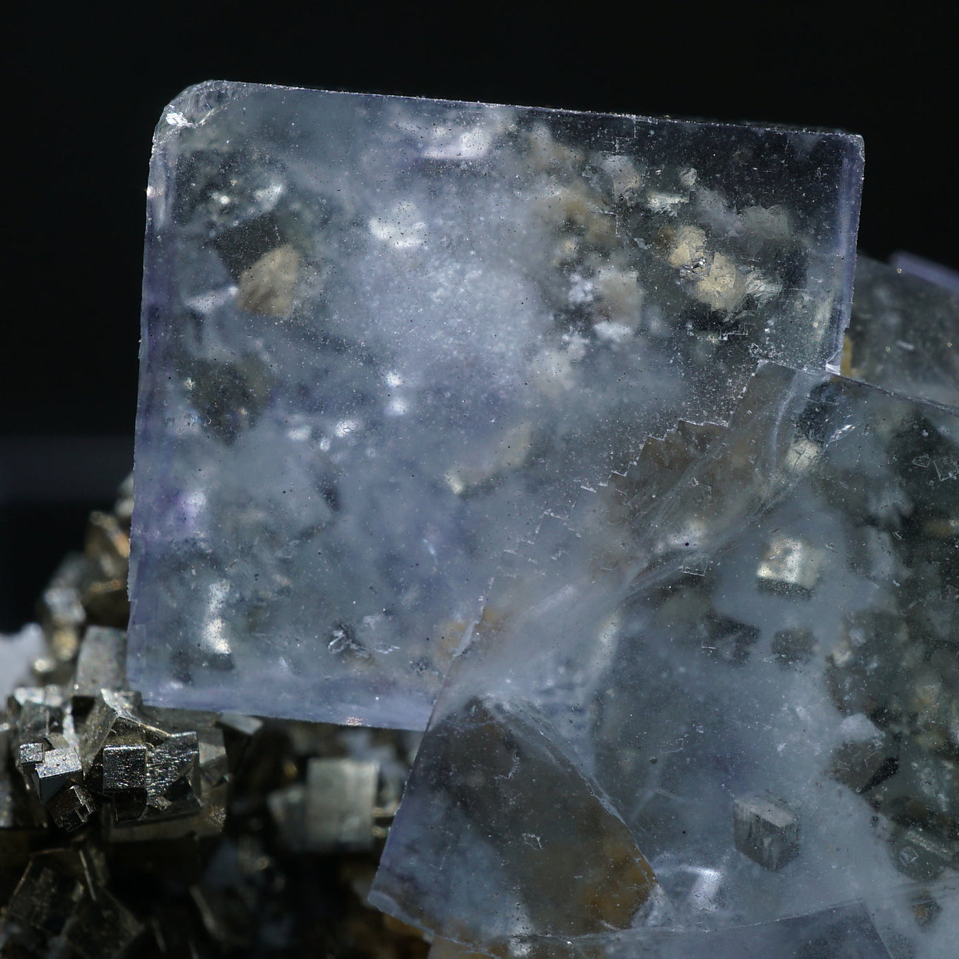 中国 ヤオガンシャン産 フローライト・パイライト – 天然石ハッピーギフト