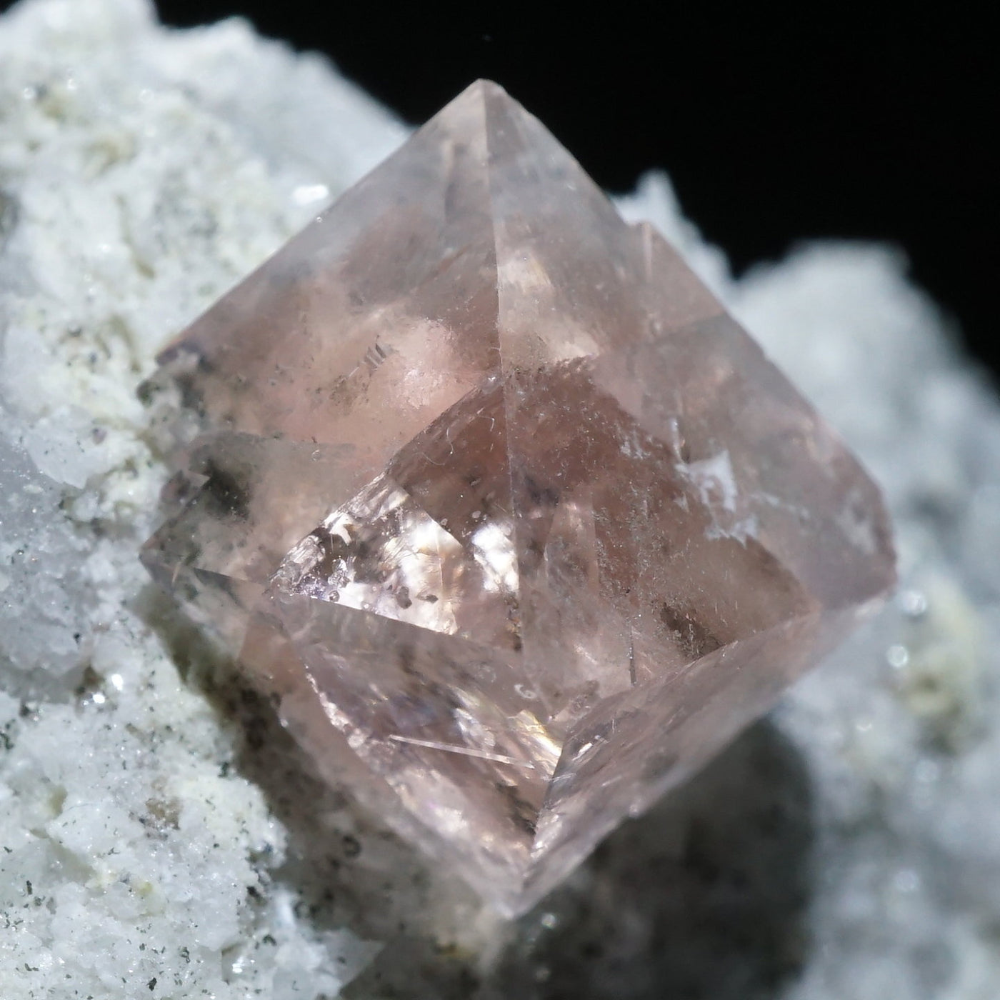 スイス産 母岩付きピンクフローライト – 天然石ハッピーギフト