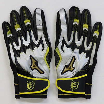 今週の出品は、近藤健介選手や今宮健太選手のバッティング手袋などレア