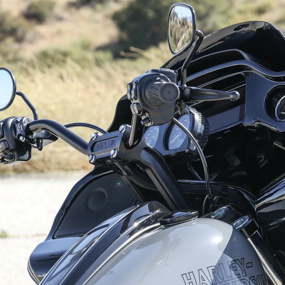 FLTR ロードグライド用 メーター＆タンクアクセサリー｜ハーレー