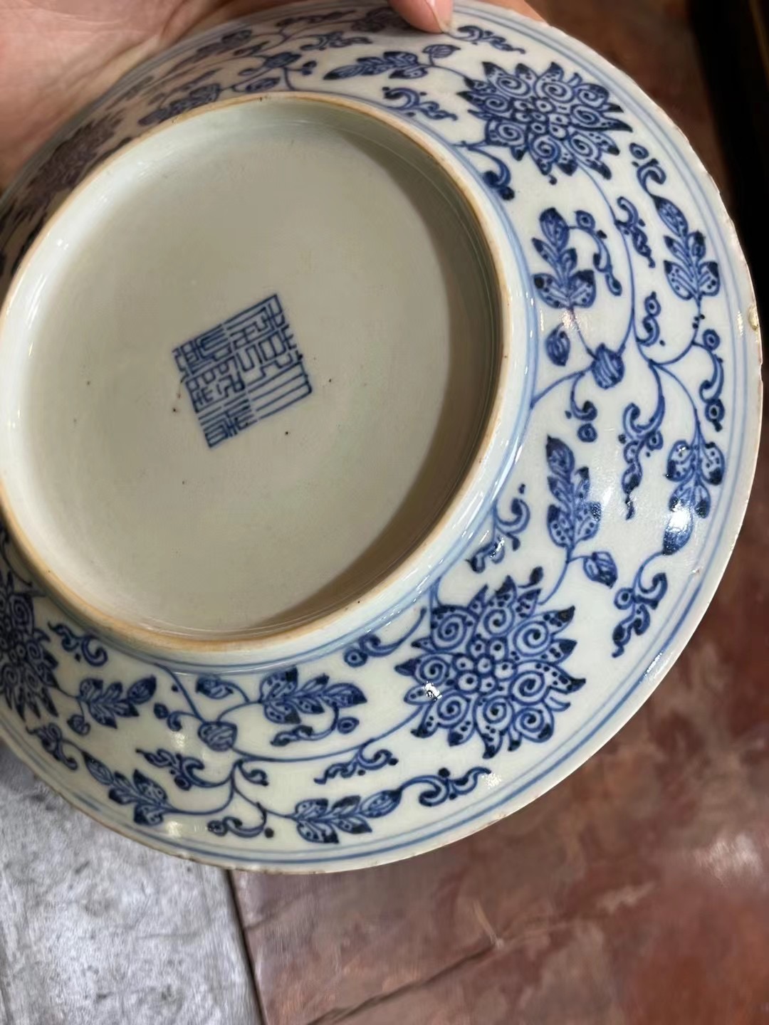 中国清時代青花纏枝蓮茶碗（大清乾隆年製）在銘 XG55-