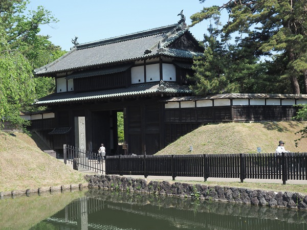 日本100名城～現存天守12城 - 弘前城