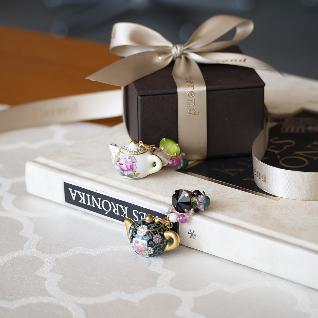 Carven モデール・デローズ ブローチ Carven モデール・デローズ