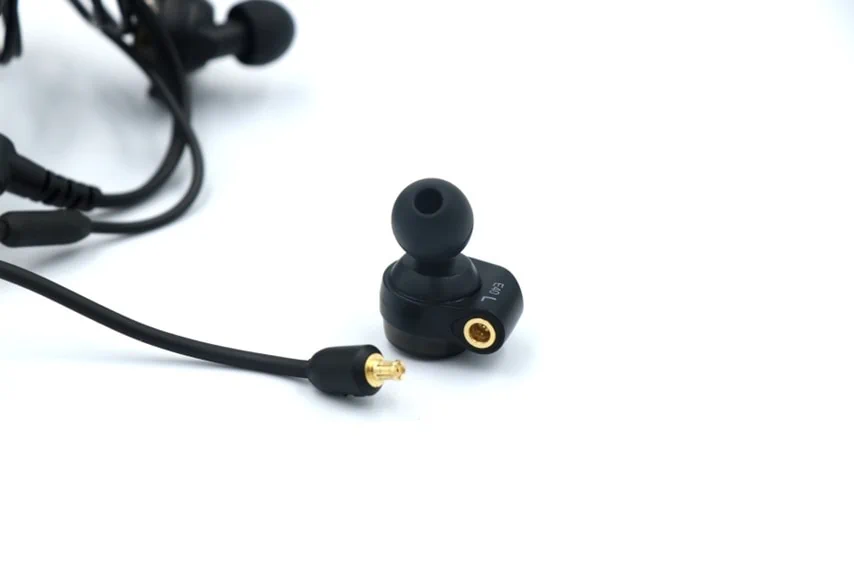 audio technica ATH-E40をレビュー。優れた音質で聴きとりやすい