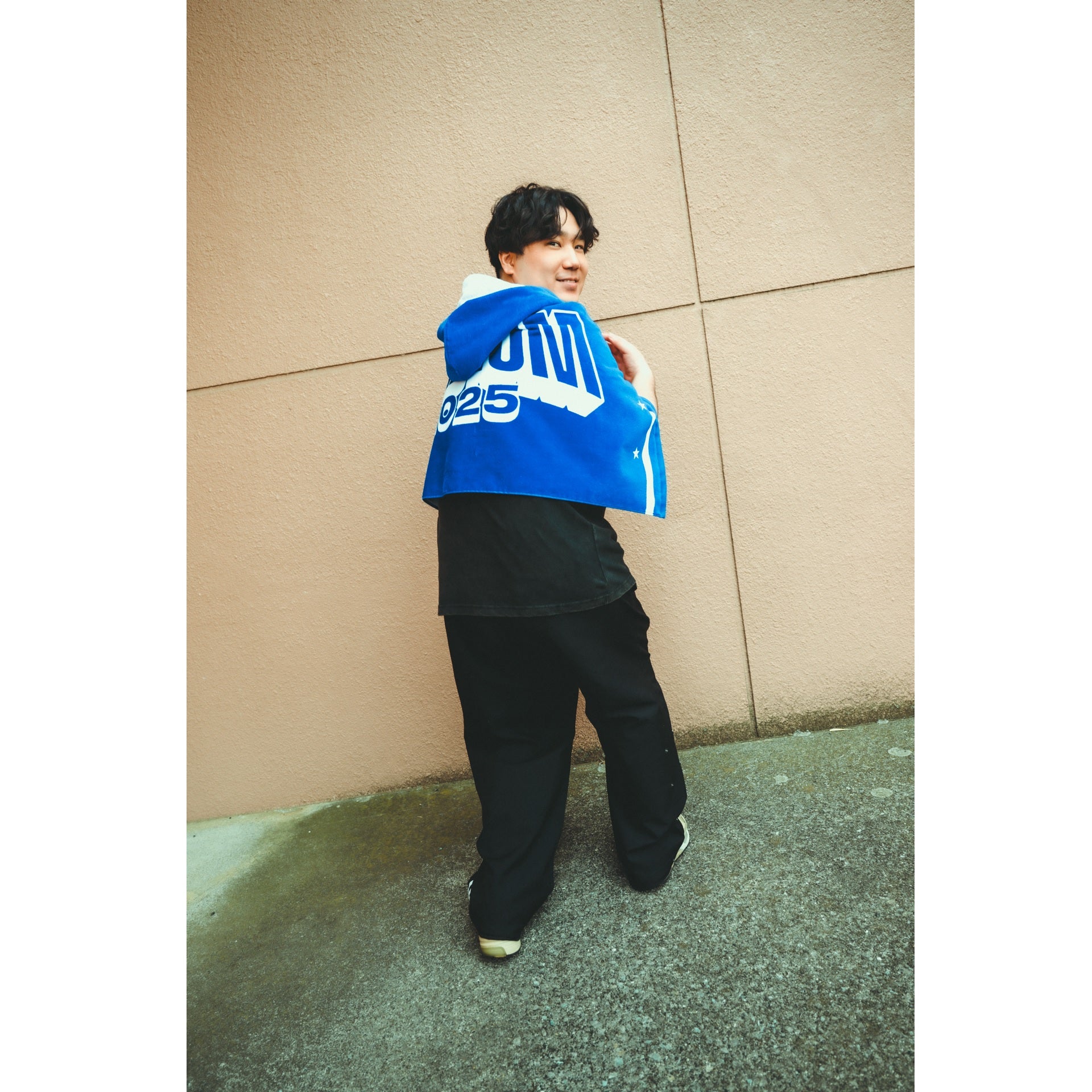 フード付きビッグタオル – Official髭男dism ONLINE STORE