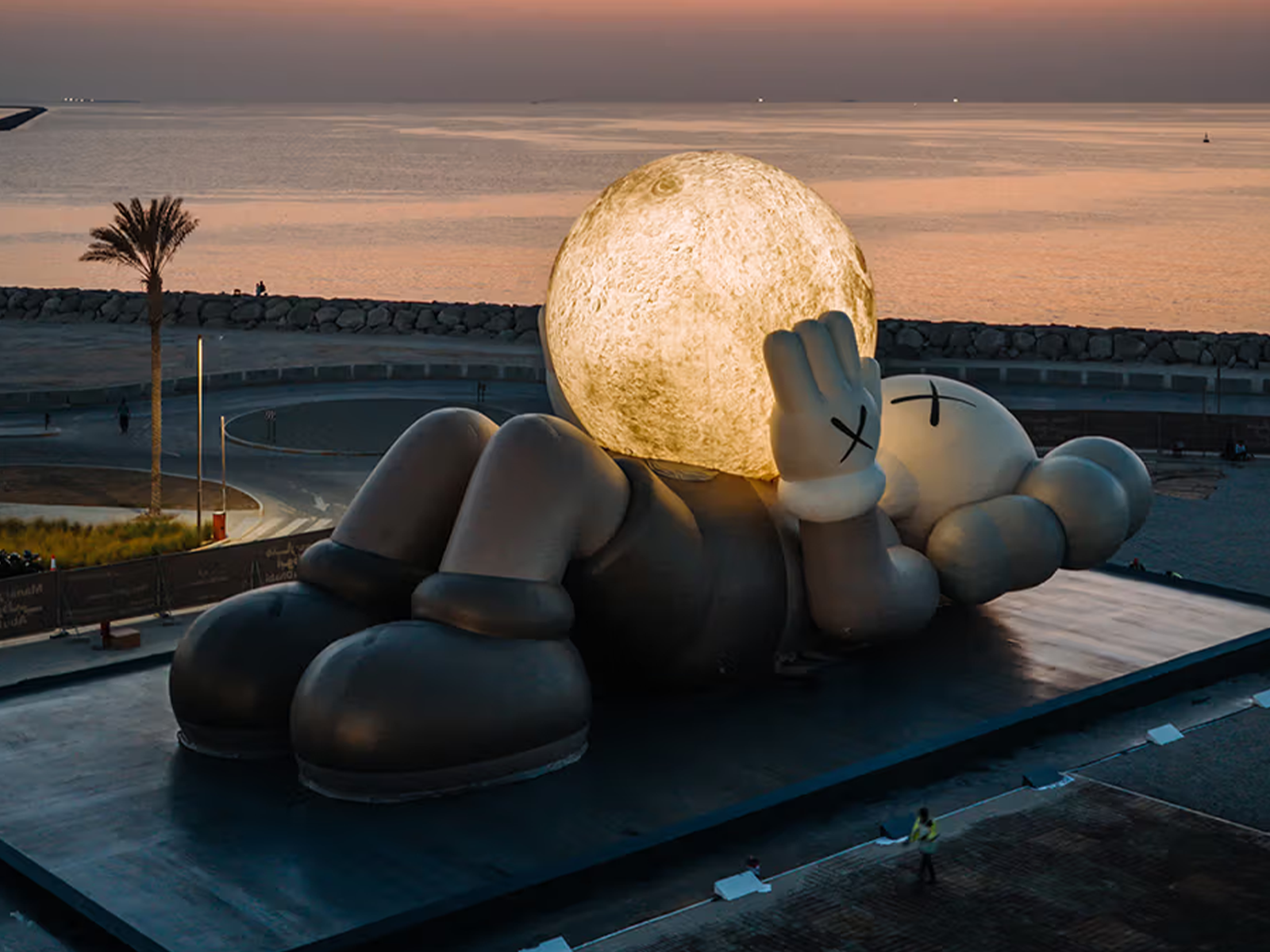 KAWS:HOLIDAY lands in Abu Dhabi - HIGHXTAR.