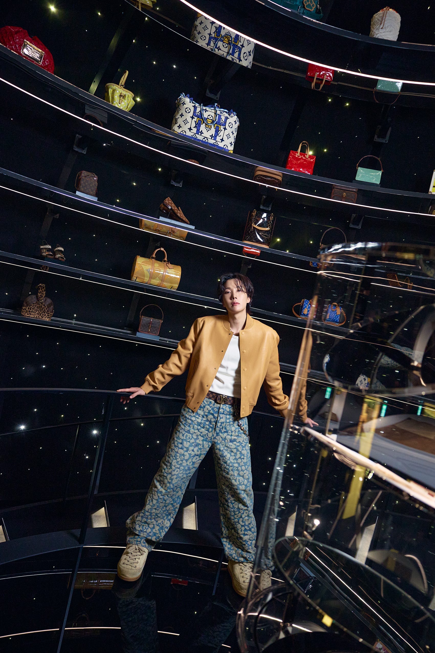 j-hopeが、大阪で開催中の「ルイ・ヴィトン」“ビジョナリー