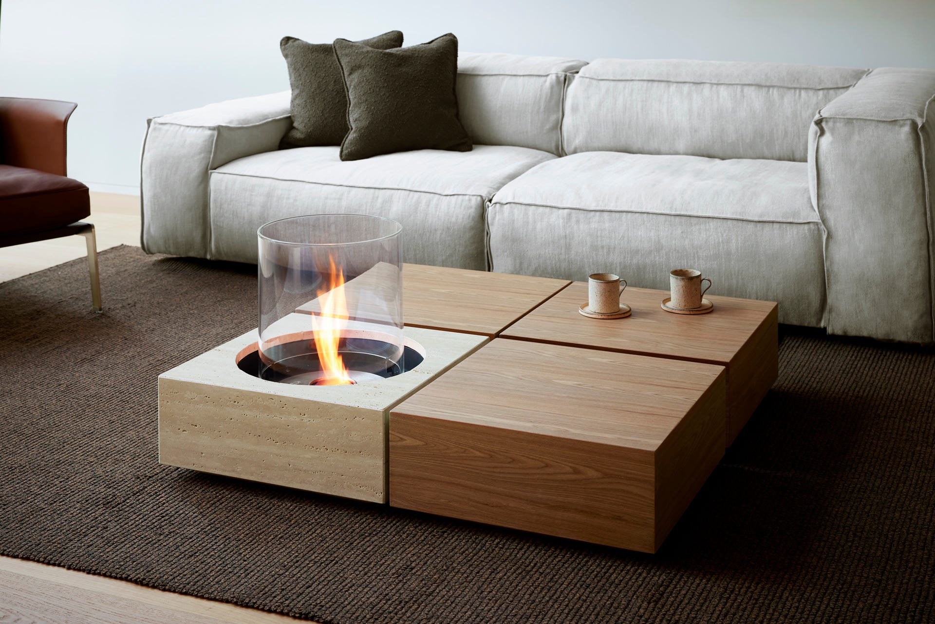 住空間を彩るバイオエタノール暖炉「エコスマートファイヤー」の新作で