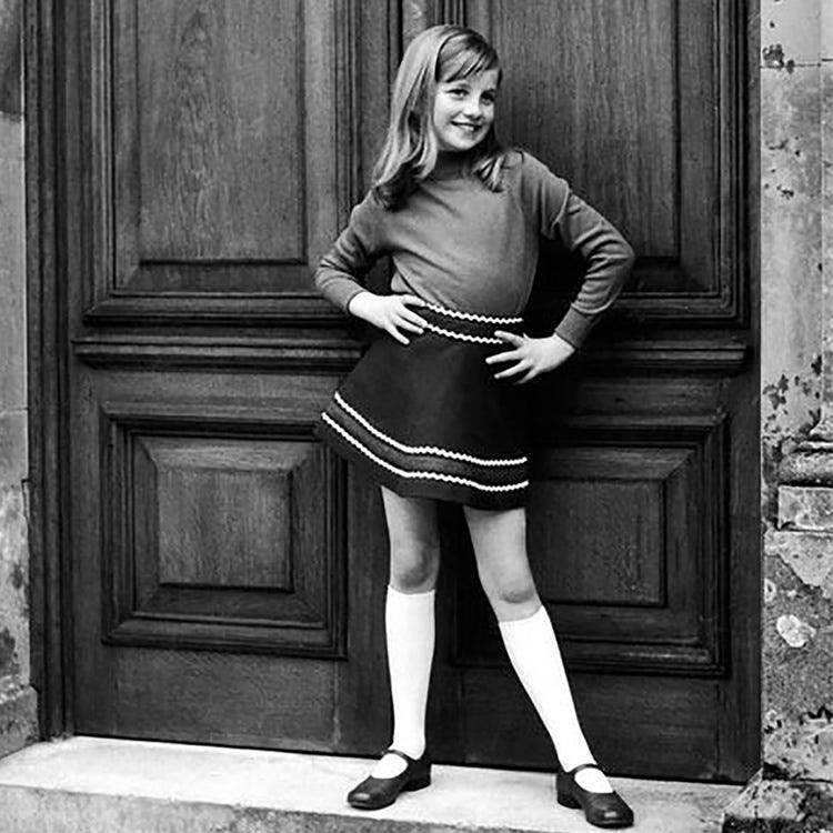 ダイアナ元妃がプリンセスになる前の貴重なフォトアルバム18選