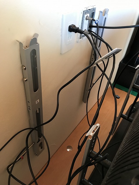 TOSHIBA 東芝 壁取付チルト金具 FPT-TA14D 東芝 FPT-TA14D 壁取付