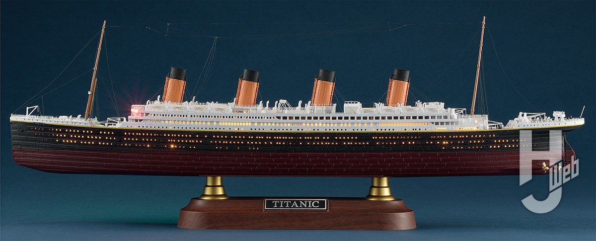 接着剤不要＆電飾セット済み！モンモデル「タイタニック号」を