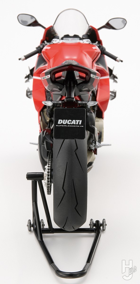 タミヤの新作「ドゥカティ スーパーレッジェーラV4」をキットレビュー