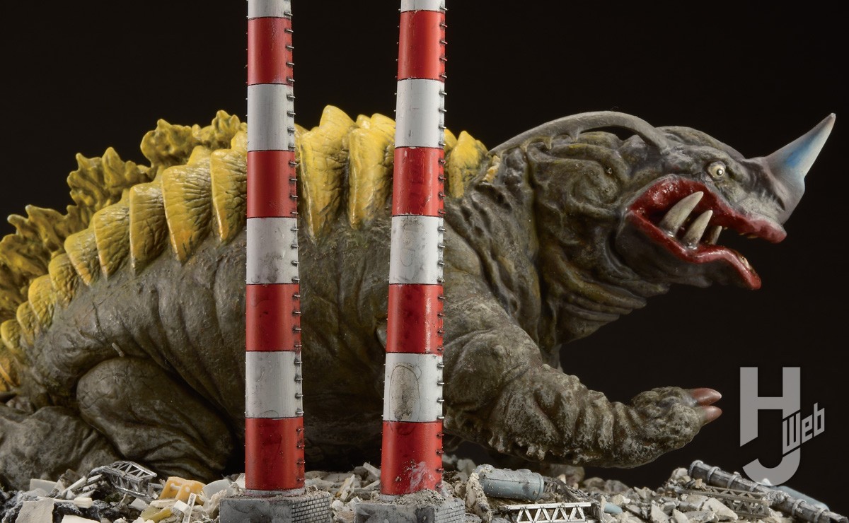 新キット「透明怪獣ネロンガ」を情景王・山田卓司がディオラマで大胆に