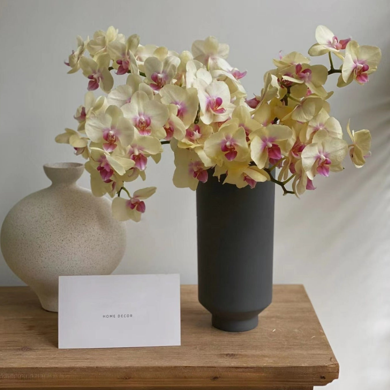 陶器製花器 円形 モダンデザイン Amazon.co.jp: 花瓶 赤い丸い陶器の