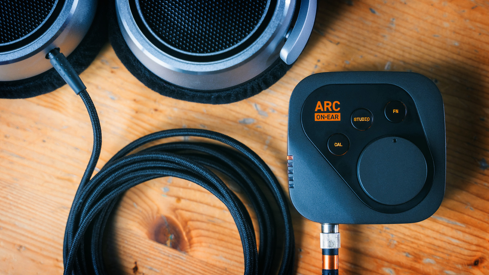 ARC ON・EAR - IK Multimedia | Hookup, Inc.