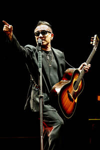 長渕剛、今年はギター1本 昨年11月Kアリーナ横浜で完全燃焼も