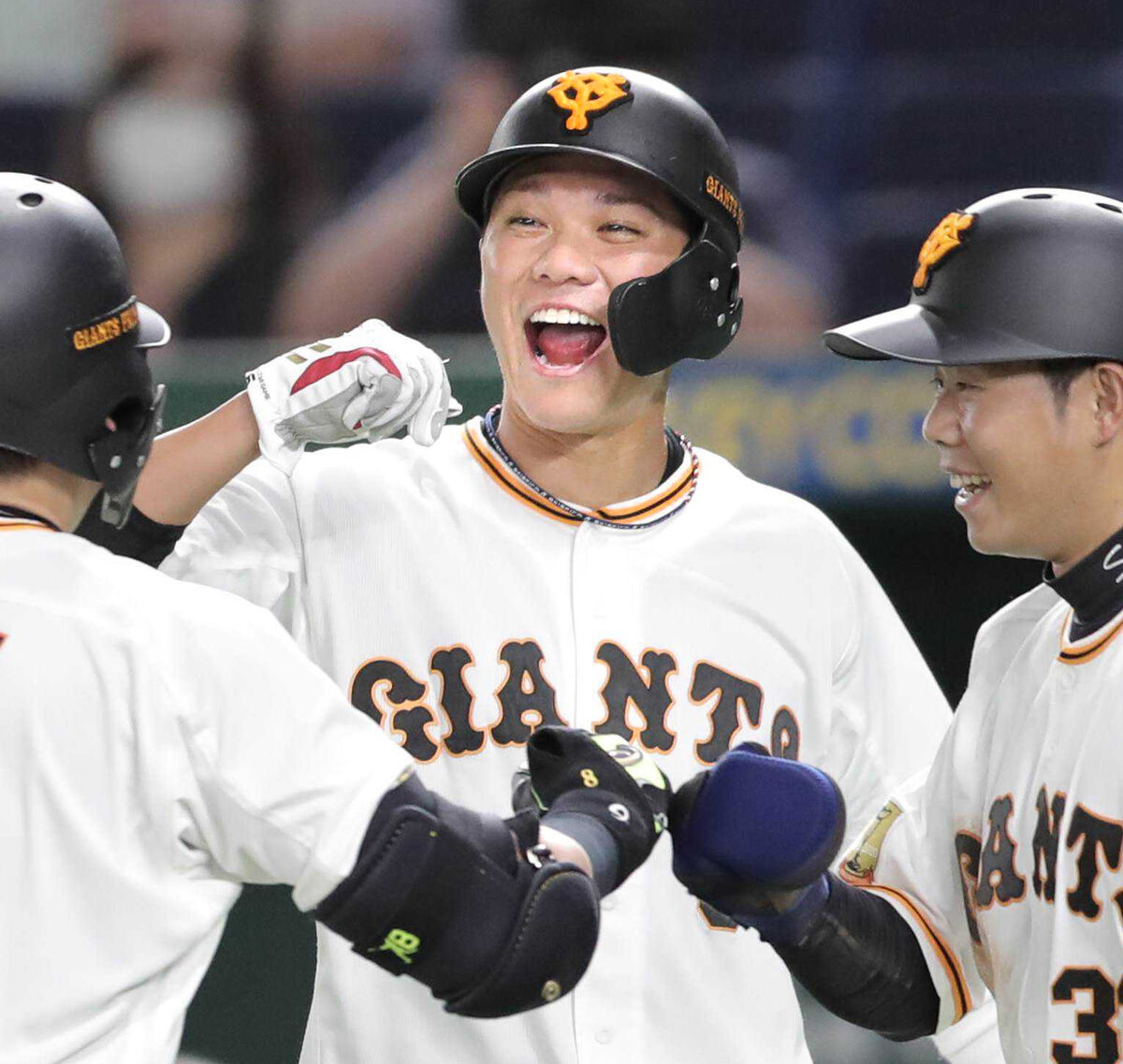 坂本勇人 トリプル2000記念缶バッヂ ジャイアンツ 巨人坂本勇人選手