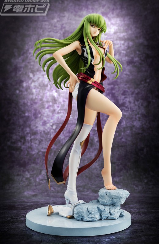 コードギアス 反逆のルルーシュR2』C.C.が黒の騎士団衣装を大胆には