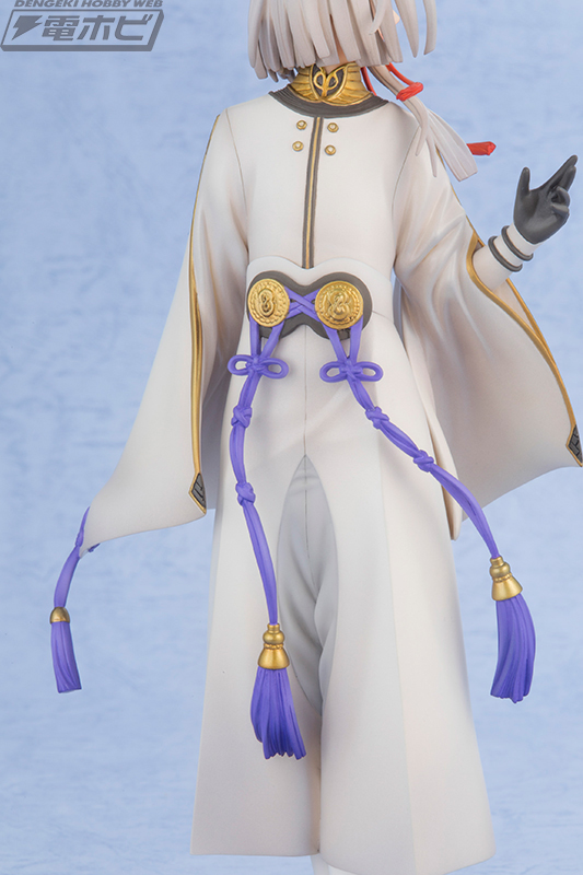 どこか余裕を感じさせるような表情がステキ！『ラストエグザイル-銀翼