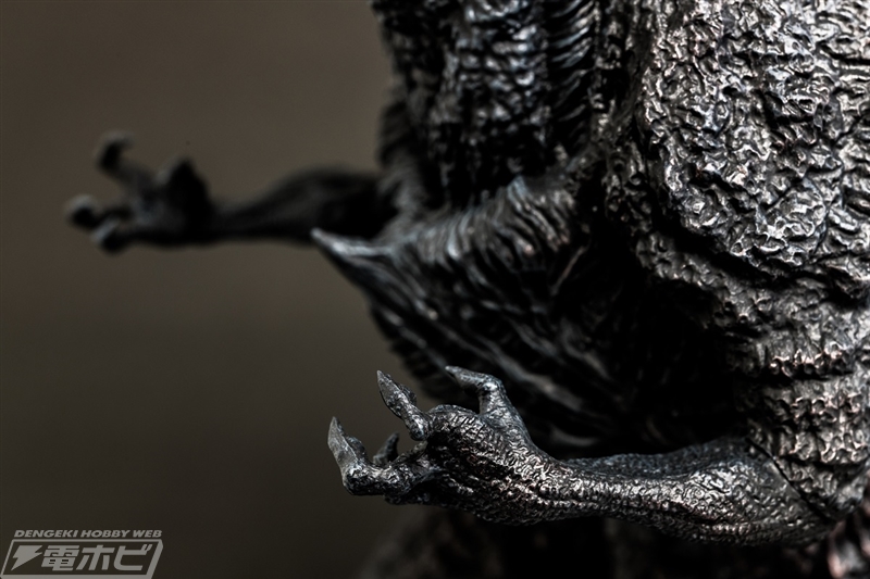 日比谷ゴジラスクエアの守護神「ゴジラ像」を立体化した東宝30cm