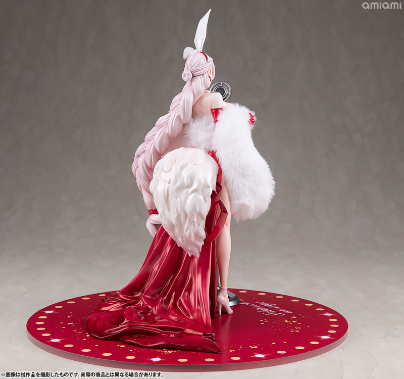 アズールレーン』際どいスリットの入った衣装のプリンツ・ハインリヒが