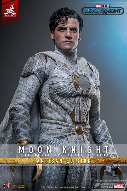 ドラマ『ムーンナイト』より、白いスーツとマントを纏った「ムーン