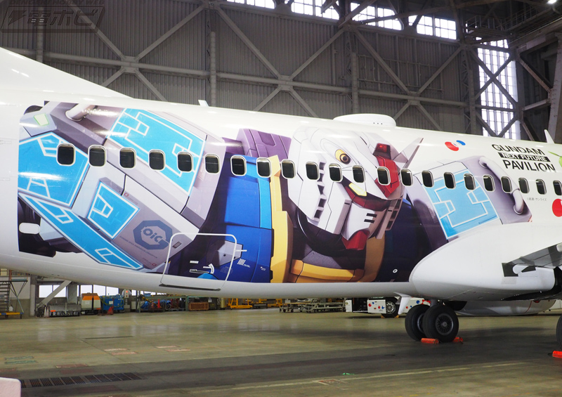 本日から就航する大阪・関西万博仕様の「JALガンダムJET」がお披露目