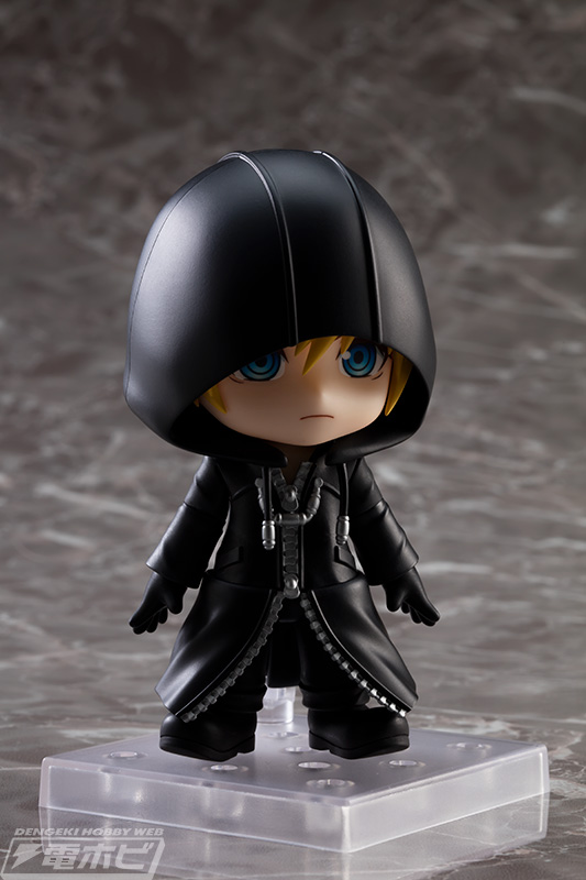 過ぎ去りし思い出」と「約束のお守り」のキーブレードが付属