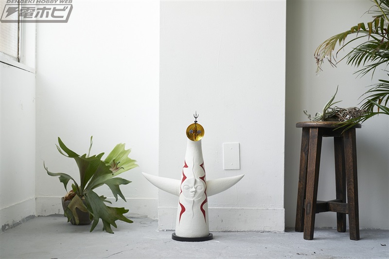 全高約500ミリのビッグサイズ！「太陽の塔」の1/144スケールソフビ