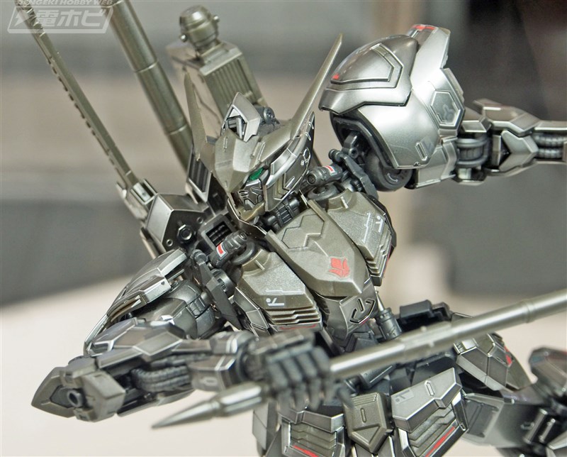 重厚な輝きを放つ限定ガンプラ「MG ガンダムバルバトス［アイアン