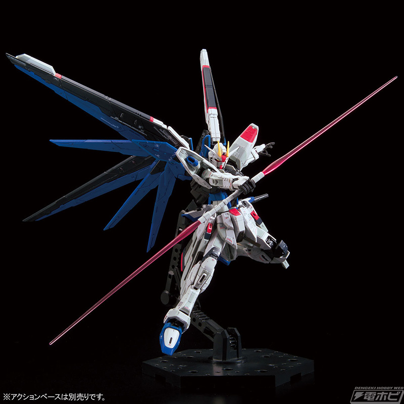 上海に降臨した実物大フリーダムガンダム立像のRGガンプラが抽選販売