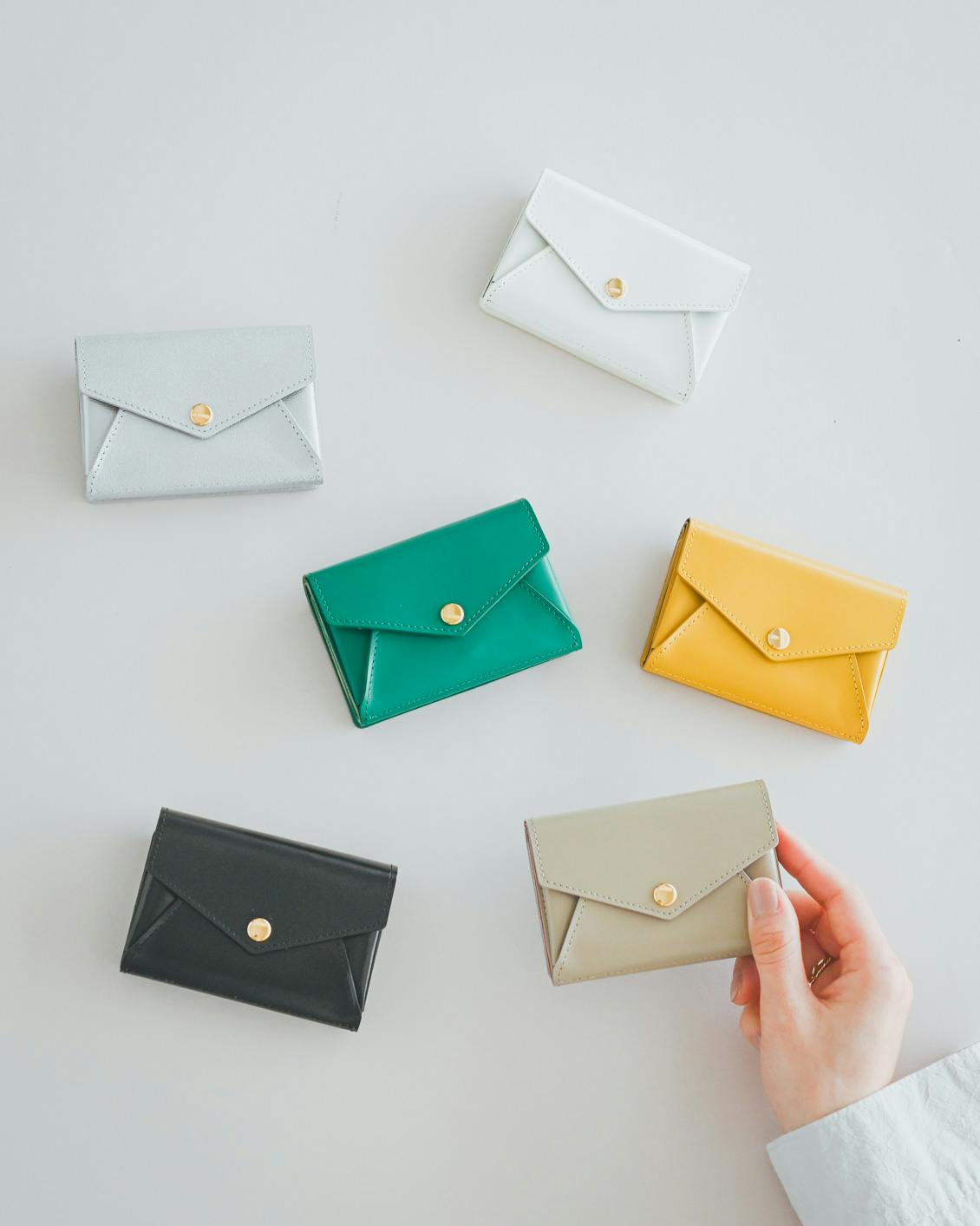 小さく見えて収納上手」手のひらサイズの本革財布 - 北欧、暮らしの道具店