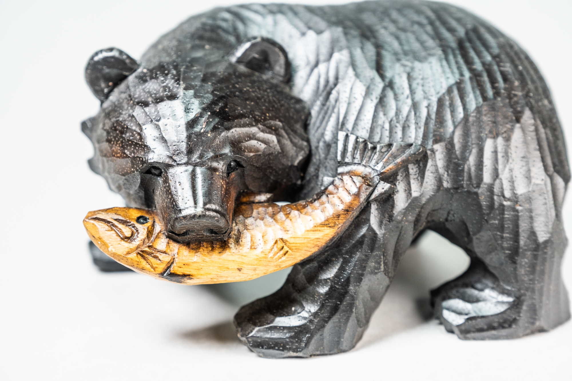 木彫り熊の置物